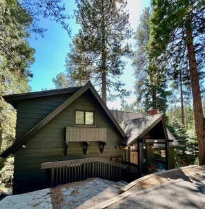 Exterior - Beautiful family cabin w/ forest views. Walk to Blue Jay, 2 miles to the Village (Lake Arrowhead)