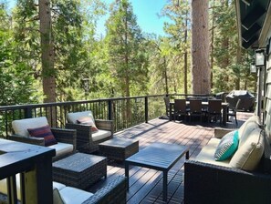 تناول الطعام بالخارج