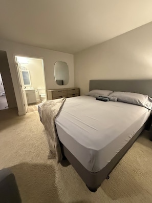2 chambres, fer et planche à repasser, Wi-Fi gratuit, draps fournis
