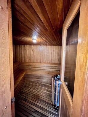 Room, 1 Bedroom, Accessible, Smoking | Sauna