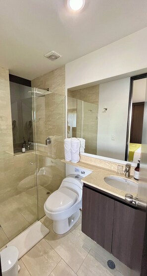 Room, 1 Bedroom, Accessible, Smoking | Bathroom