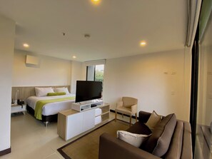 Habitación, 1 habitación, con acceso para personas discapacitadas, para fumadores | Sala de estar