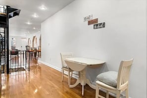 Dining - Cozy Baltimore Townhome (Baltimore)