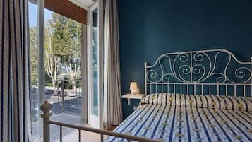 Camera Economy | 3 camere, biancheria da letto di alta qualità, una scrivania