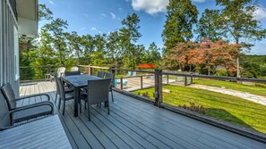 Outdoor dining - Cider House - Private Pool | Close to Town | Game Room & Firepit (Blue Ridge)