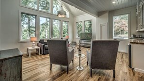 TV, fireplace, ping pong - Cider House - Private Pool | Close to Town | Game Room & Firepit (Blue Ridge)