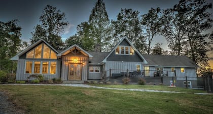 Cider House - Private Pool | Close to Town | Game Room & Firepit