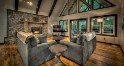 Cider House - Private Pool | Close to Town | Game Room & Firepit