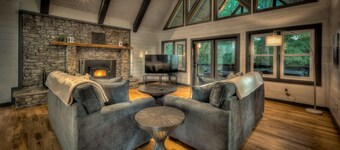 Cider House - Private Pool | Close to Town | Game Room & Firepit