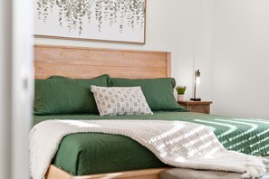 3 Schlafzimmer, Schreibtisch, Bügeleisen/Bügelbrett, Reisekinderbett