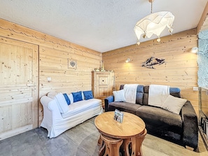TV - Les Grandes Balmes I et II (Le Lac) by Interhome (Tignes)