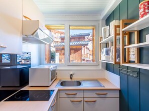 ثلاجة، ميكروويف، فرن، غسالة أطباق