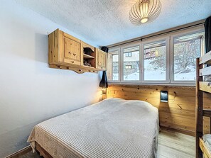 1 室のベッドルーム、WiFi