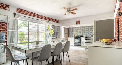 Amplia Casa de Campo con Alberca, Wifi y Estacionamiento Privada, pet Friendly