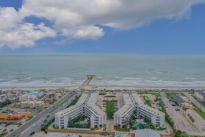 On the beach - Afterdune Delight - Enjoy up to 35% off high season rates for a limited time! (Galveston)