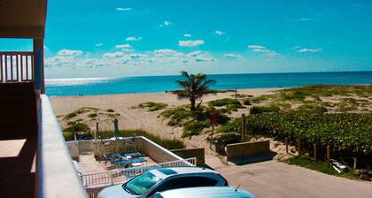 BEACHFRONT COMPLEX JUST STEPS TO THE OCEAN Free Parking Full Kitchen Heated Pool