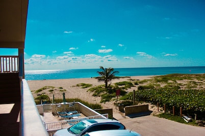 BEACHFRONT COMPLEX JUST STEPS TO THE OCEAN Free Parking Full Kitchen Heated Pool