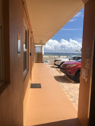 BEACHFRONT COMPLEX JUST STEPS TO THE OCEAN Free Parking Full Kitchen Heated Pool