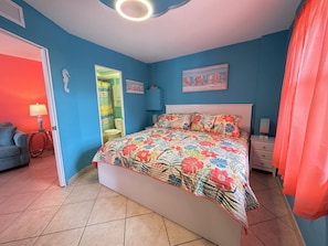 1 bedroom, iron/ironing board, free WiFi, bed sheets - BEACHFRONT COMPLEX JUST STEPS TO THE OCEAN Free Parking Full Kitchen Heated Pool (Pompano Beach)