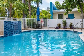 Outdoor pool - Seaside Villas (Lauderdale-by-the-Sea)