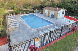 Piscine extérieure, piscine chauffée