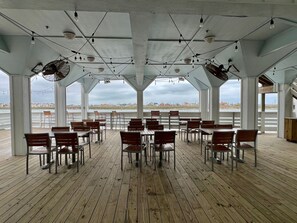 Outdoor dining -  Lazy as a Lobster @THE LAZY LOBSTER! Close Walk To Beach! Pool!  (Corpus Christi)