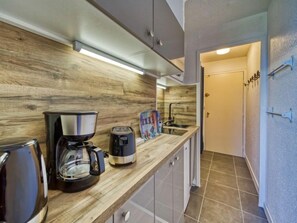 Fridge, microwave, toaster, high chair - Vostok Zodiaque by Interhome (Le Corbier)