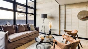 Premium Duplex Loft | 起居區 | 智慧型電視、串流服務