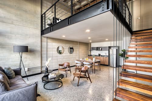 Premium Duplex Loft | Aire de séjour | Téléviseur connecté, services de diffusion en continu