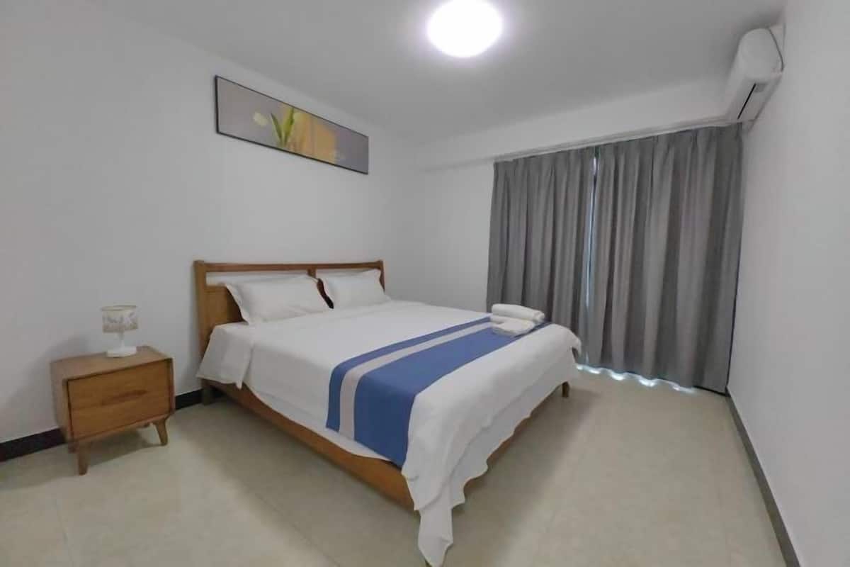 2 bedrooms, in-room safe, individually furnished, blackout drapes