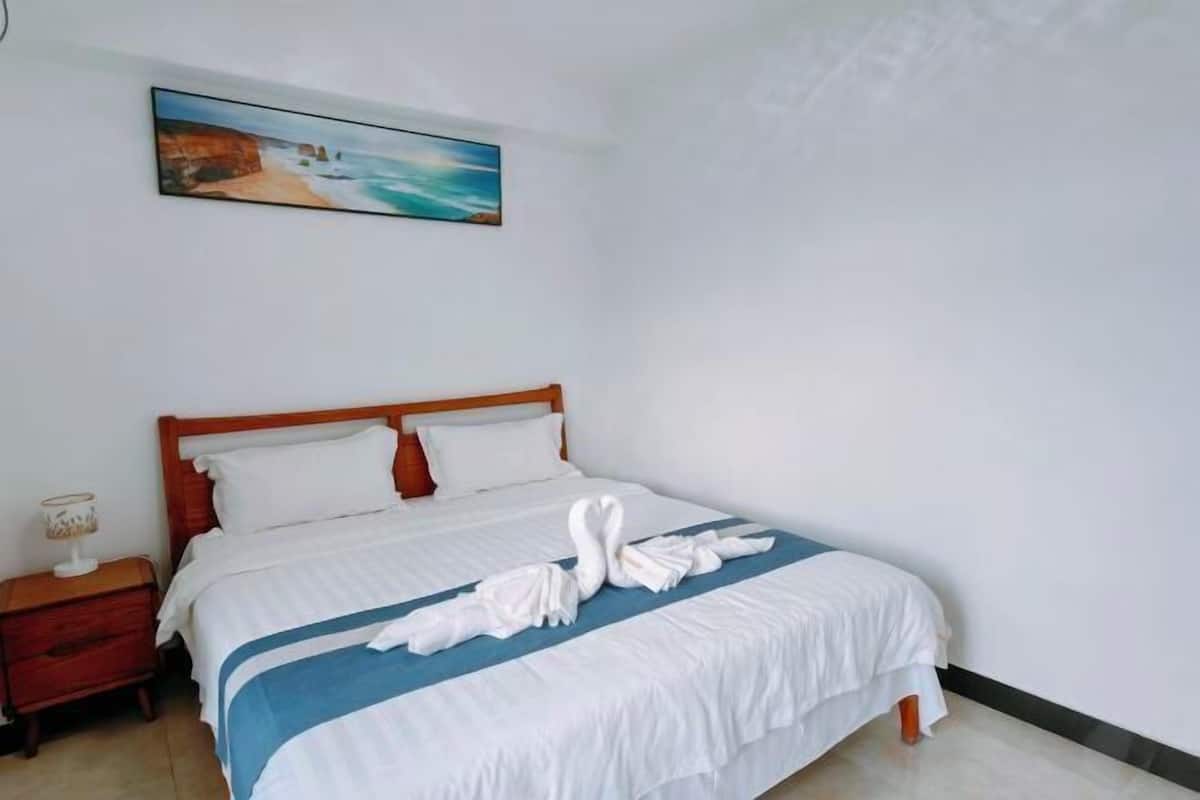 2 bedrooms, in-room safe, blackout drapes, iron/ironing board