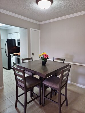 อพาร์ทเมนท์, 1 ห้องนอน, สูบบุหรี่ได้, ระเบียง | ร้านอาหาร