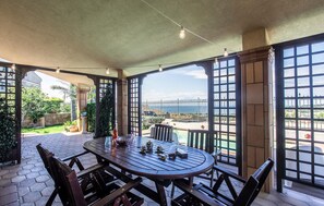 Outdoor dining - Awesome home in Brucoli (Brucoli)