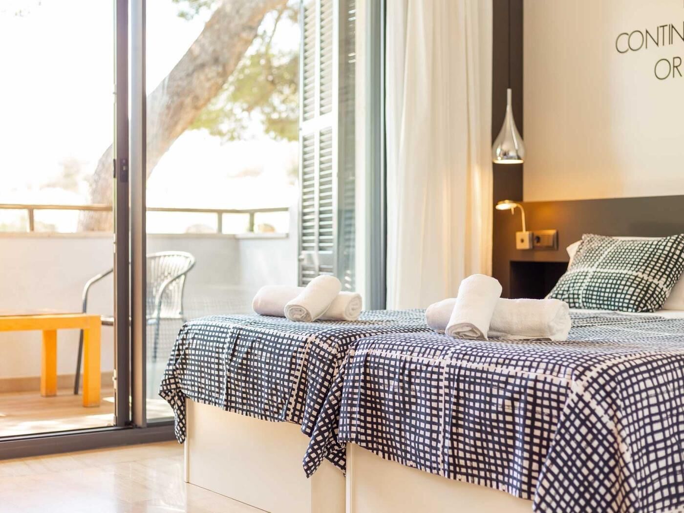 6 bedrooms, iron/ironing board, Internet, bed sheets