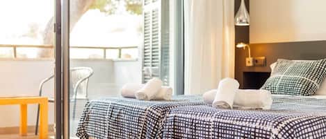 6 bedrooms, iron/ironing board, internet, bed sheets