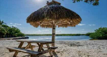 Kampground Escape w/ Kayaks, Heated Pool & Marina!