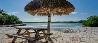 Kampground Escape w/ Kayaks, Heated Pool & Marina!