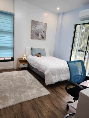 5 bedrooms, iron/ironing board, WiFi, bed sheets - Home in Bacolod Exclusive Gated Community (Bacolod)