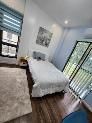 5 bedrooms, iron/ironing board, WiFi, bed sheets