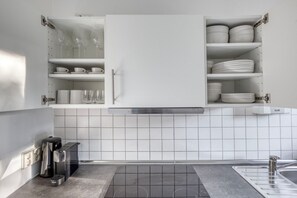 Réfrigérateur, micro-ondes, four, lave-vaisselle