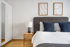 2 chambres, fer et planche à repasser, Wi-Fi, draps fournis