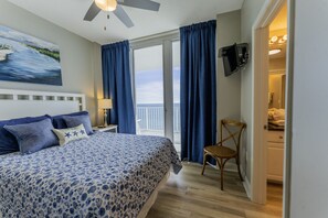 3 habitaciones, tabla de planchar con plancha y cuna de viaje 