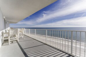 Property grounds - Newly remodeled, BIG corner condo, huge wrap-around porch with incredible views! (Gulf Shores)