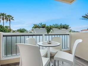 Outdoor dining - 209.Flat El Dorado, free parking and wifi (Playa de las Américas)