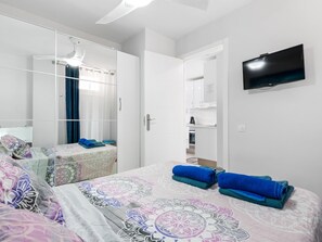 2 chambres, fer et planche à repasser, Wi-Fi, draps fournis