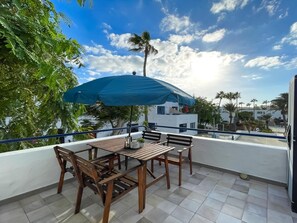 Outdoor dining - Barqueros Beach by Best Holidays Fuerteventura (Corralejo)
