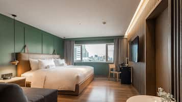 Select Comfort beds, in-room safe, desk, laptop workspace