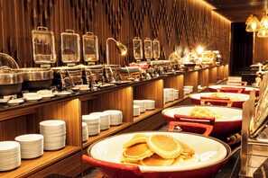 Daily buffet breakfast for a fee - Maison Hotel Bangkok (Bangkok)