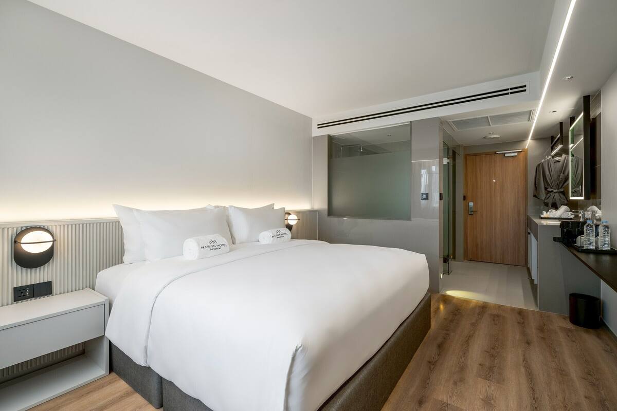 Matelas Select Comfort, coffres-forts dans les chambres, bureau