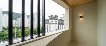 Hound Hotel Gimhae Samgye